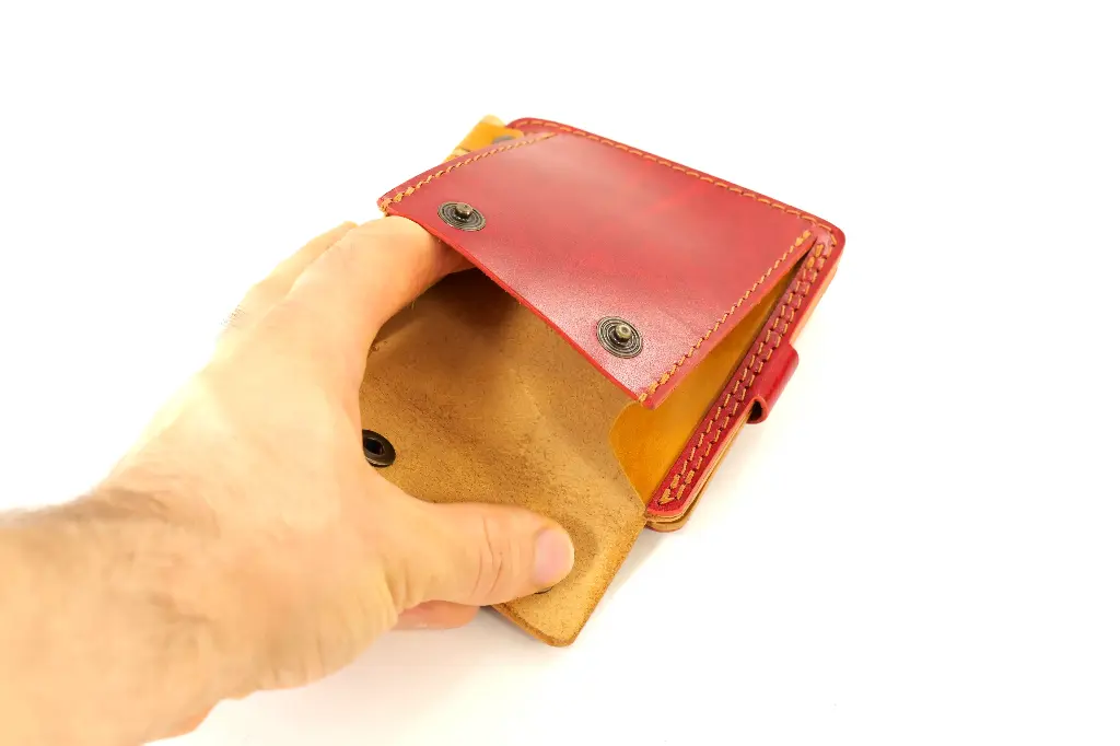 Portefeuille_avec_un_axe_en_bois_5.webp