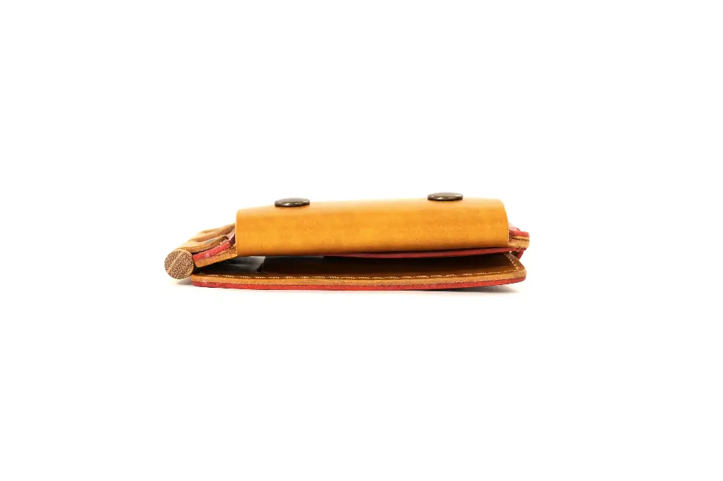 Portefeuille_avec_un_axe_en_bois_10.webp